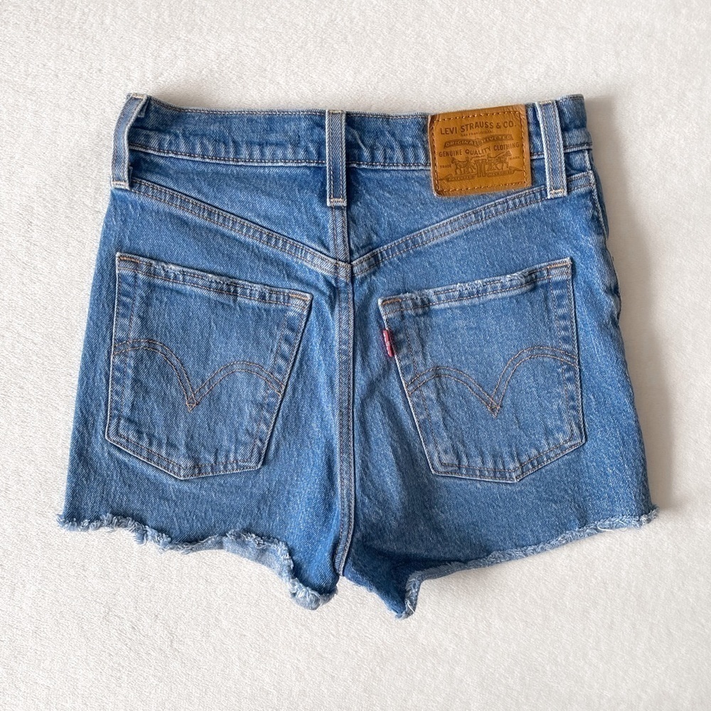 Levi's Ribcage Shorts - Picture 3 of 12